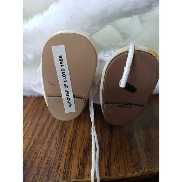 Vintage House of Lloyd 1998 Dark Hared Girl In White Outfit Porcelain Girl Doll - Picture 11 of 11